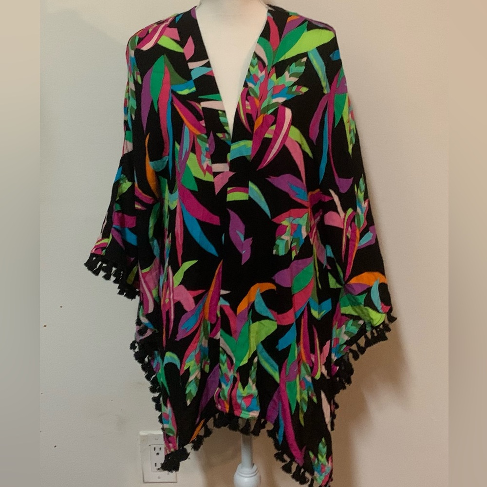 ..Trina Turk Cover up